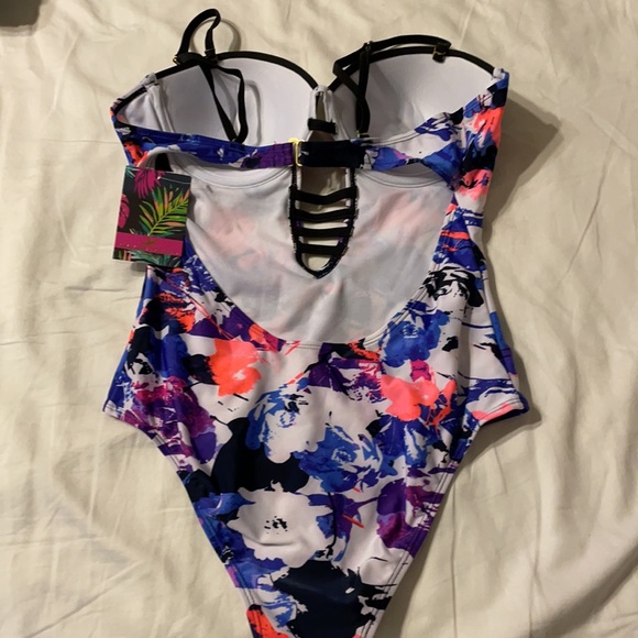 One Piece Swimsuit - Picture 4 of 6